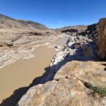 W sercu skalnego krajobrazu. Fish River Canyon pokazuje tu swoją bardziej surową, kamienną stronę